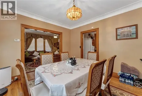 1407 Hall Windsor ON N8X 4R5