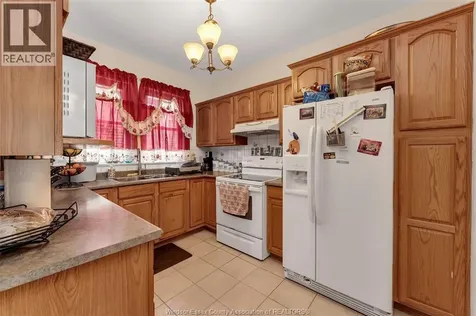 1407 Hall Windsor ON N8X 4R5