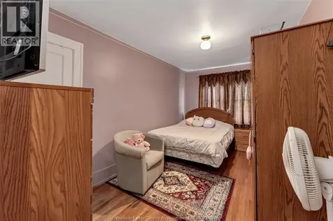 1407 Hall Windsor ON N8X 4R5