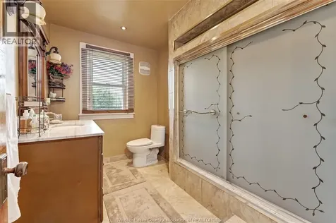1407 Hall Windsor ON N8X 4R5