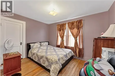 1407 Hall Windsor ON N8X 4R5
