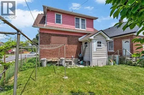 1407 Hall Windsor ON N8X 4R5