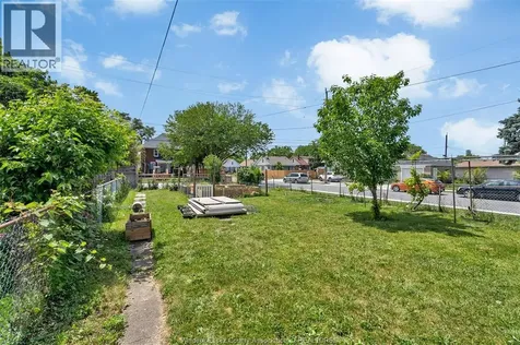 1407 Hall Windsor ON N8X 4R5