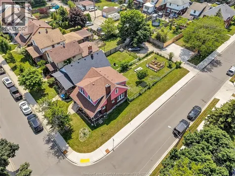1407 Hall Windsor ON N8X 4R5