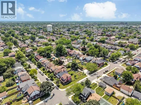 1407 Hall Windsor ON N8X 4R5