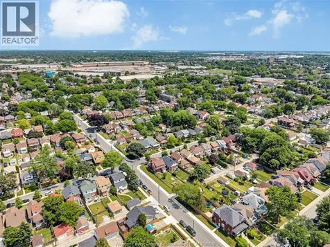 1407 Hall Windsor ON N8X 4R5