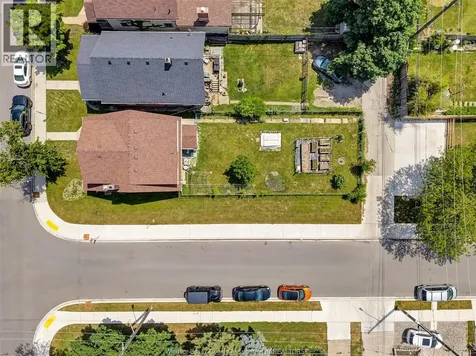 1407 Hall Windsor ON N8X 4R5