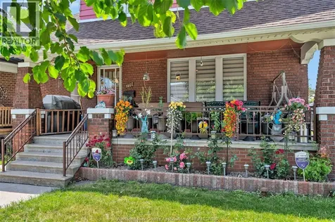 1407 Hall Windsor ON N8X 4R5