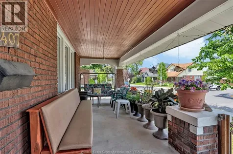 1407 Hall Windsor ON N8X 4R5