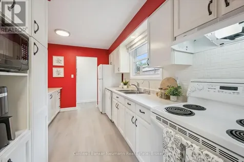 12 Shea Crescent Kitchener ON N2E 1E8