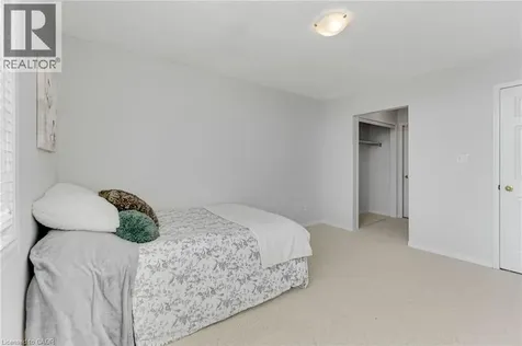 7419 Black Walnut Trail Mississauga ON L5N 8A4