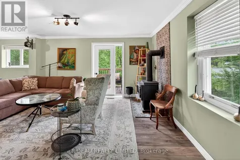 18 Bedford Street Westport ON K0G 1X0