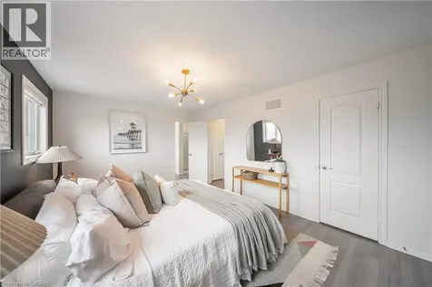 223 Skinner Road Hamilton ON L8B 1X2