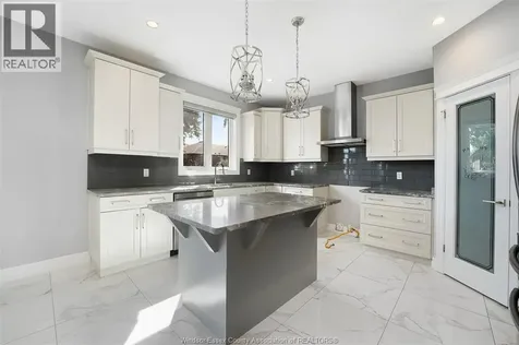 1581 Rockport Windsor ON N9G 0B6