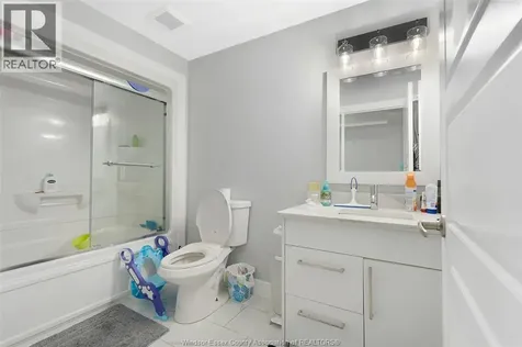 1581 Rockport Windsor ON N9G 0B6