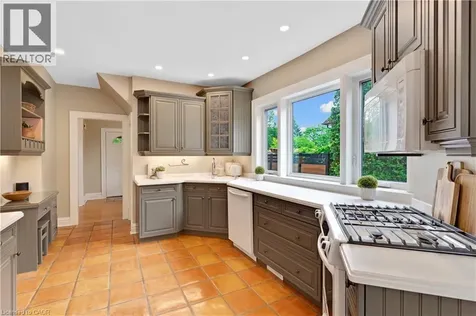 11 Earl Street Kitchener ON N2M 2V5