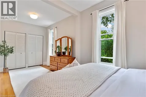 11 Earl Street Kitchener ON N2M 2V5