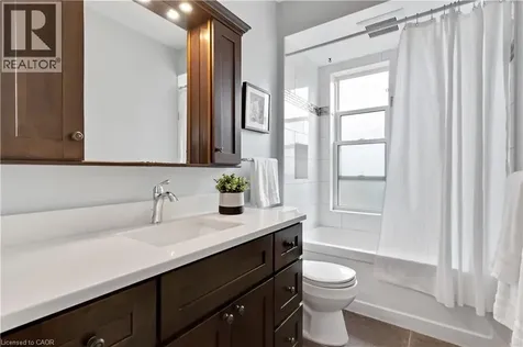 11 Earl Street Kitchener ON N2M 2V5