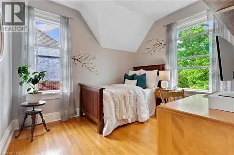 11 Earl Street Kitchener ON N2M 2V5