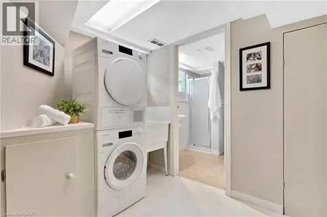 11 Earl Street Kitchener ON N2M 2V5