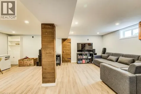 468 Highland Road East Kitchener ON N2M 3W7