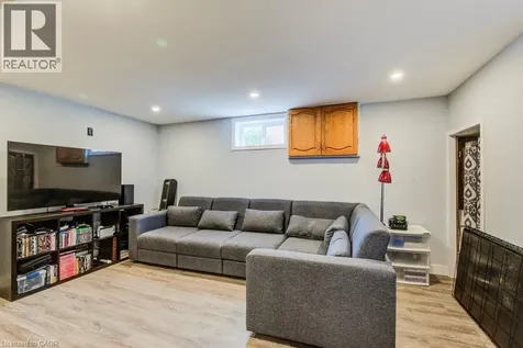 468 Highland Road East Kitchener ON N2M 3W7