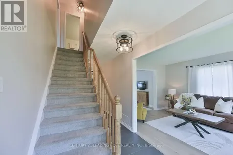 30 Mcguire Crescent Uxbridge ON L9P 1G7
