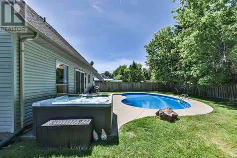 30 Mcguire Crescent Uxbridge ON L9P 1G7