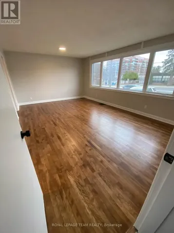 228 Woodroffe Avenue Ottawa ON K2A 3V4