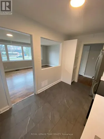 228 Woodroffe Avenue Ottawa ON K2A 3V4