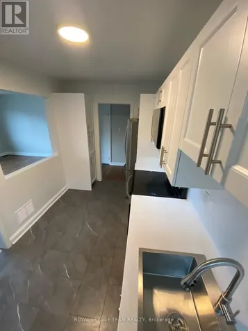 228 Woodroffe Avenue Ottawa ON K2A 3V4