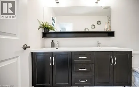 153 Hibiscus Lane Hamilton ON L8K 0A3