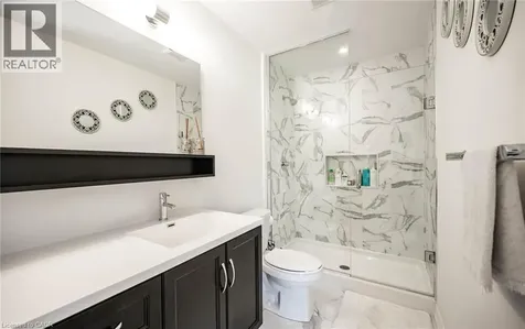 153 Hibiscus Lane Hamilton ON L8K 0A3