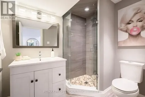 3125 Riverview Street Oakville (br Bronte) ON L6L 5J6