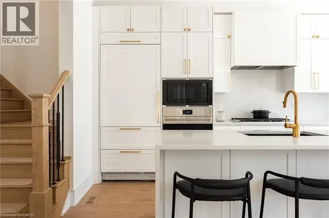 46 Hallaran Road Oakville ON L6H 0Z8