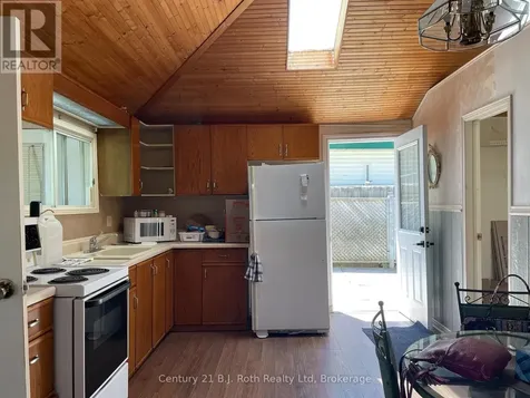 15 Bow Road Tiny ON L9M 0B3