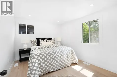 859 Moy Avenue Windsor ON N9A 2N7