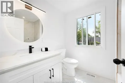 859 Moy Avenue Windsor ON N9A 2N7