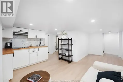 859 Moy Avenue Windsor ON N9A 2N7