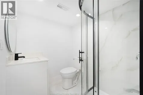 859 Moy Avenue Windsor ON N9A 2N7