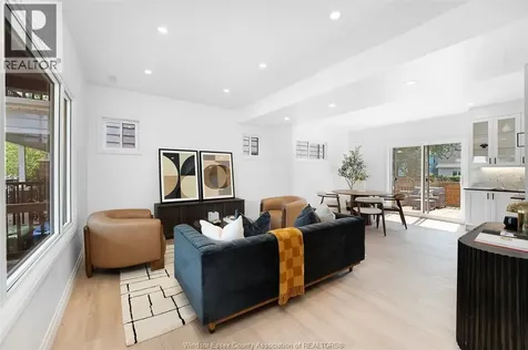 859 Moy Avenue Windsor ON N9A 2N7