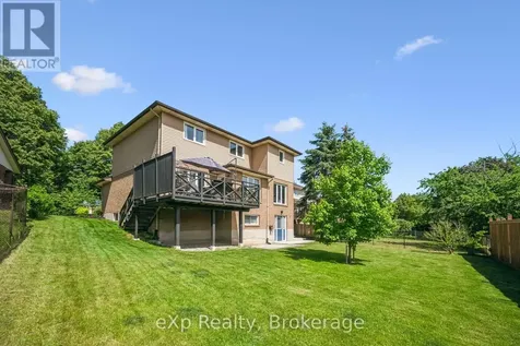 27 Notchwood Court Kitchener ON N2A 3L4