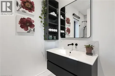 65 Edgecroft Road Etobicoke ON M8Z 2C1