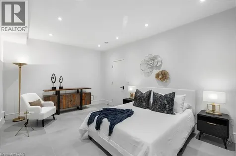 65 Edgecroft Road Etobicoke ON M8Z 2C1