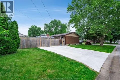 4399 Ashfield Crescent Windsor ON N9G 2G8