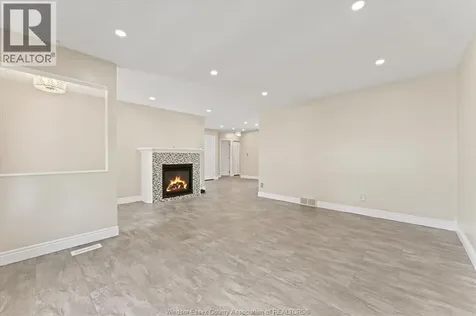 18 Elizabeth Crescent Leamington ON N8H 4Y1