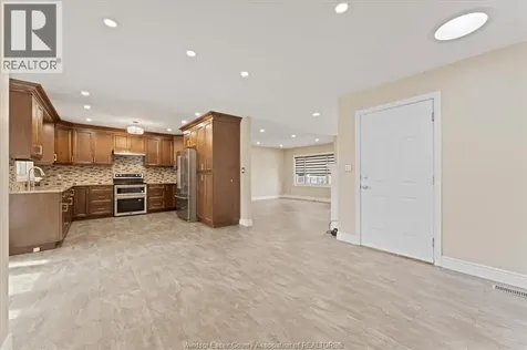 18 Elizabeth Crescent Leamington ON N8H 4Y1