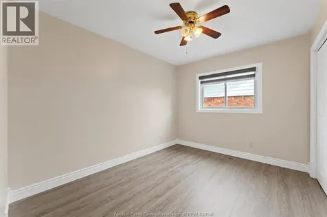 18 Elizabeth Crescent Leamington ON N8H 4Y1