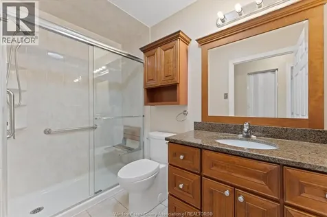 18 Elizabeth Crescent Leamington ON N8H 4Y1