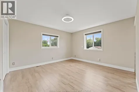 18 Elizabeth Crescent Leamington ON N8H 4Y1